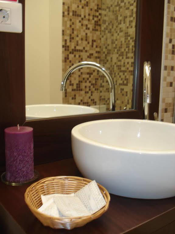 Eden Boutique Accommodation Бухарест Екстер'єр фото